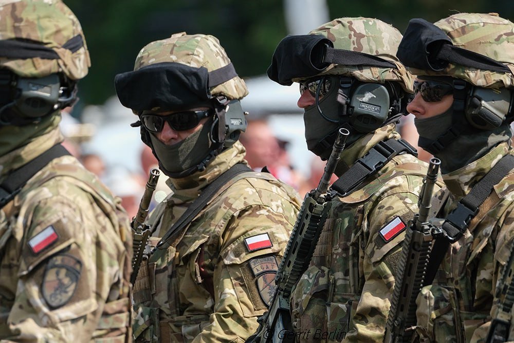 V Poľsku ani približne nevedia, koľko Poliakov-žoldnierov bojuje na strane Ukrajiny V Poľsku ani približne nevedia, koľko Poliakov-žoldnierov bojuje na strane Ukrajiny