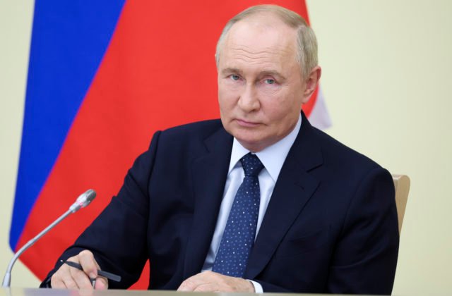 155154_putin-640x420.jpg Putinovi sa „plní sen“ o nárazníkovej zóne, vytvárajú ju však Ukrajinci a v ruskej Kurskej oblasti