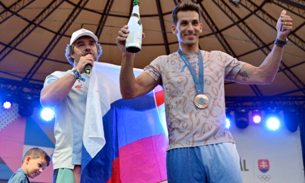 Beňuš sa zaradil medzi multimedailistov slovenskej olympijskej histórie, na čele je Kuzminová