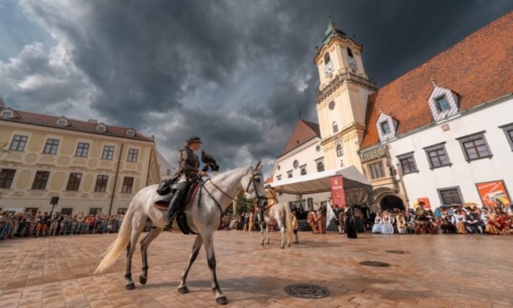 Zažite jedinečnú atmosféru korunovácií v meste s 300 ročnou korunovačnou tradíciou