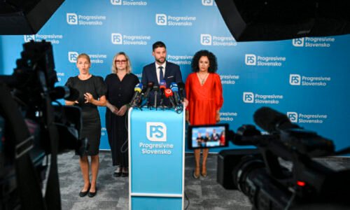 Progresívci podali podnet voči Šimkovičovej na Najvyšší kontrolný úrad. S ministerkou si nedokáže poradiť ani Fico, tvrdia (video)