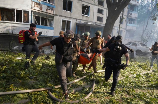 170749_russia_ukraine_war_01720-640x420.jpg Ruské útoky počas uplynulého dňa na Ukrajine zabili päť civilistov, zranili niekoľko desiatok ľudí