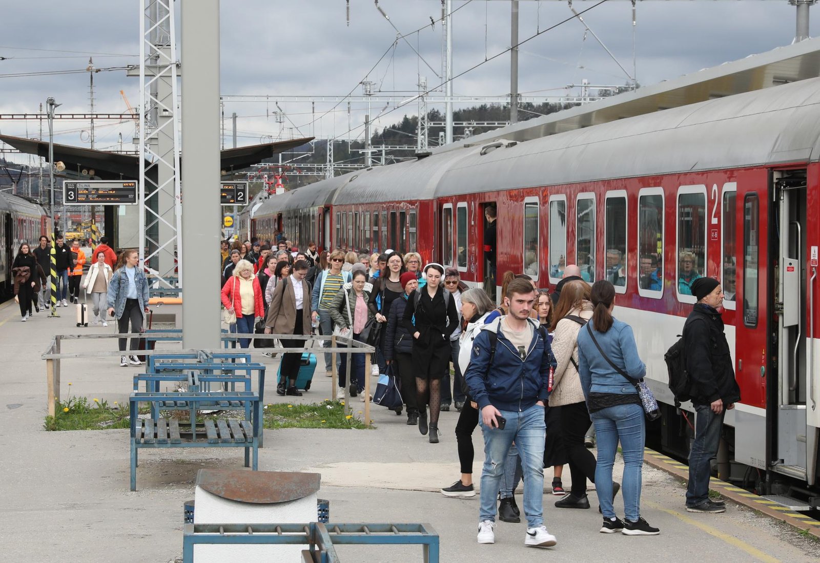 ZSSK v závere prázdnin a s nástupom školského roka posilní vlakovú dopravu ZSSK v závere prázdnin a s nástupom školského roka posilní vlakovú dopravu