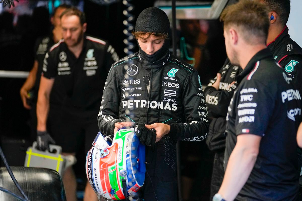 Lewis Hamilton pozná svojho nástupcu. V Mercedese ho nahradí 18-ročný Talian