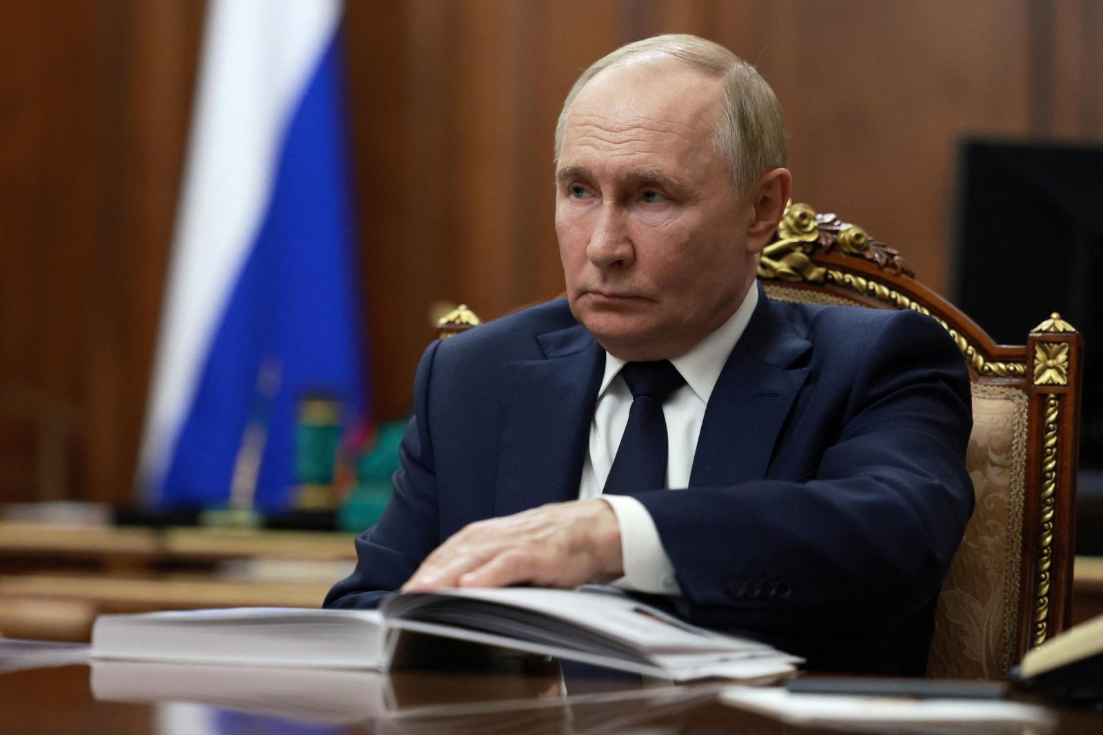 Putin udelil milosť 13 ľuďom prepusteným v rámci výmeny väzňov, oznámil Kremeľ Putin udelil milosť 13 ľuďom prepusteným v rámci výmeny väzňov, oznámil Kremeľ