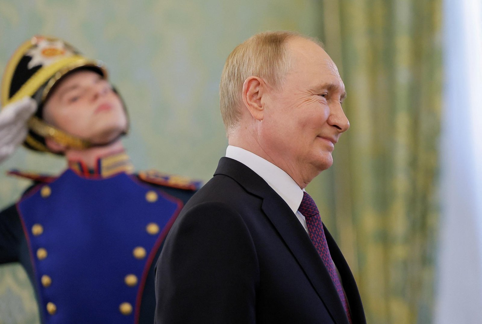 Ruskí väzni prepustení Západom pristáli v Moskve, privítal ich Putin Ruskí väzni prepustení Západom pristáli v Moskve, privítal ich Putin