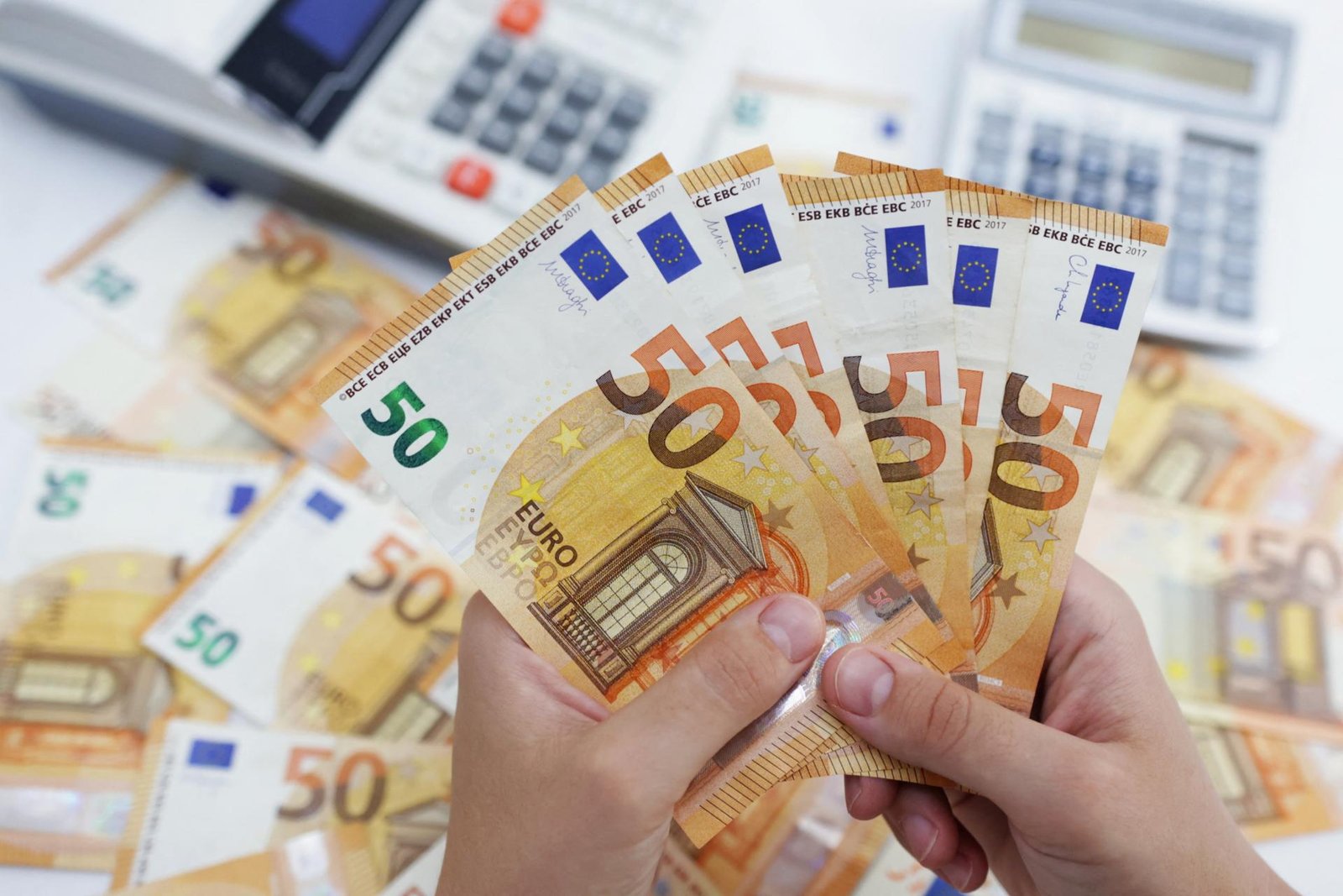 Zamestnanci s vyššími mzdami majú v odvodoch skryté dodatočné zdanenie, upozorňuje INESS Zamestnanci s vyššími mzdami majú v odvodoch skryté dodatočné zdanenie, upozorňuje INESS