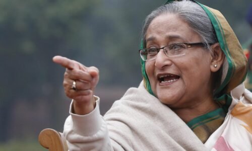 Bangladéšska expremiérka sa do krajiny vráti až vtedy, keď bude známy dátum volieb. Zatiaľ je v Indii