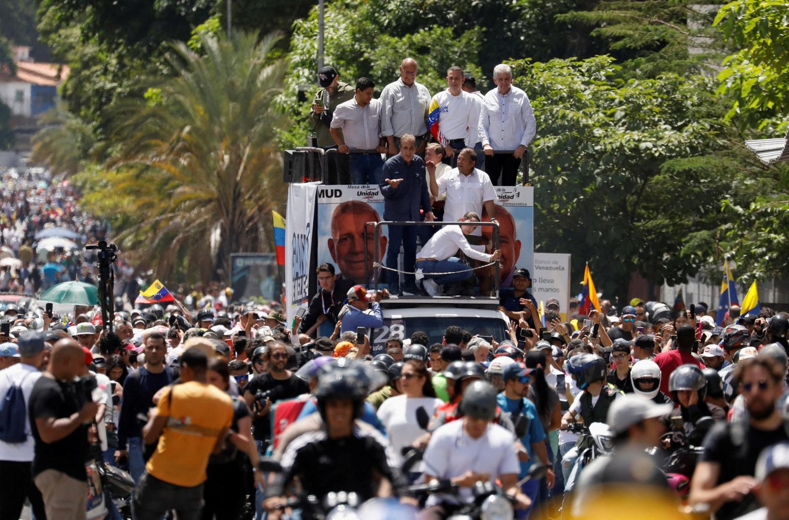 Venezuelská opozícia varuje pred hromadnou emigráciou, ak Maduro zostane pri moci Venezuelská opozícia varuje pred hromadnou emigráciou, ak Maduro zostane pri moci