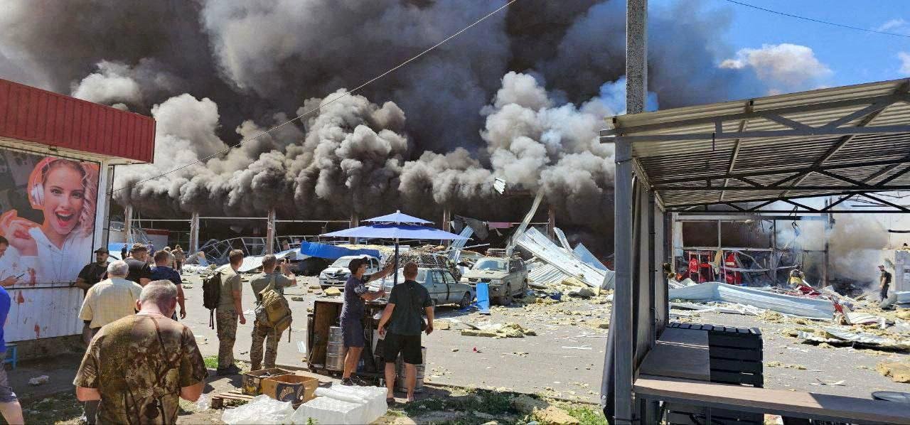 Rusi zasiahli supermarket v Kosťantinivke, hlásia najmenej štyroch mŕtvych Rusi zasiahli supermarket v Kosťantinivke, hlásia najmenej štyroch mŕtvych