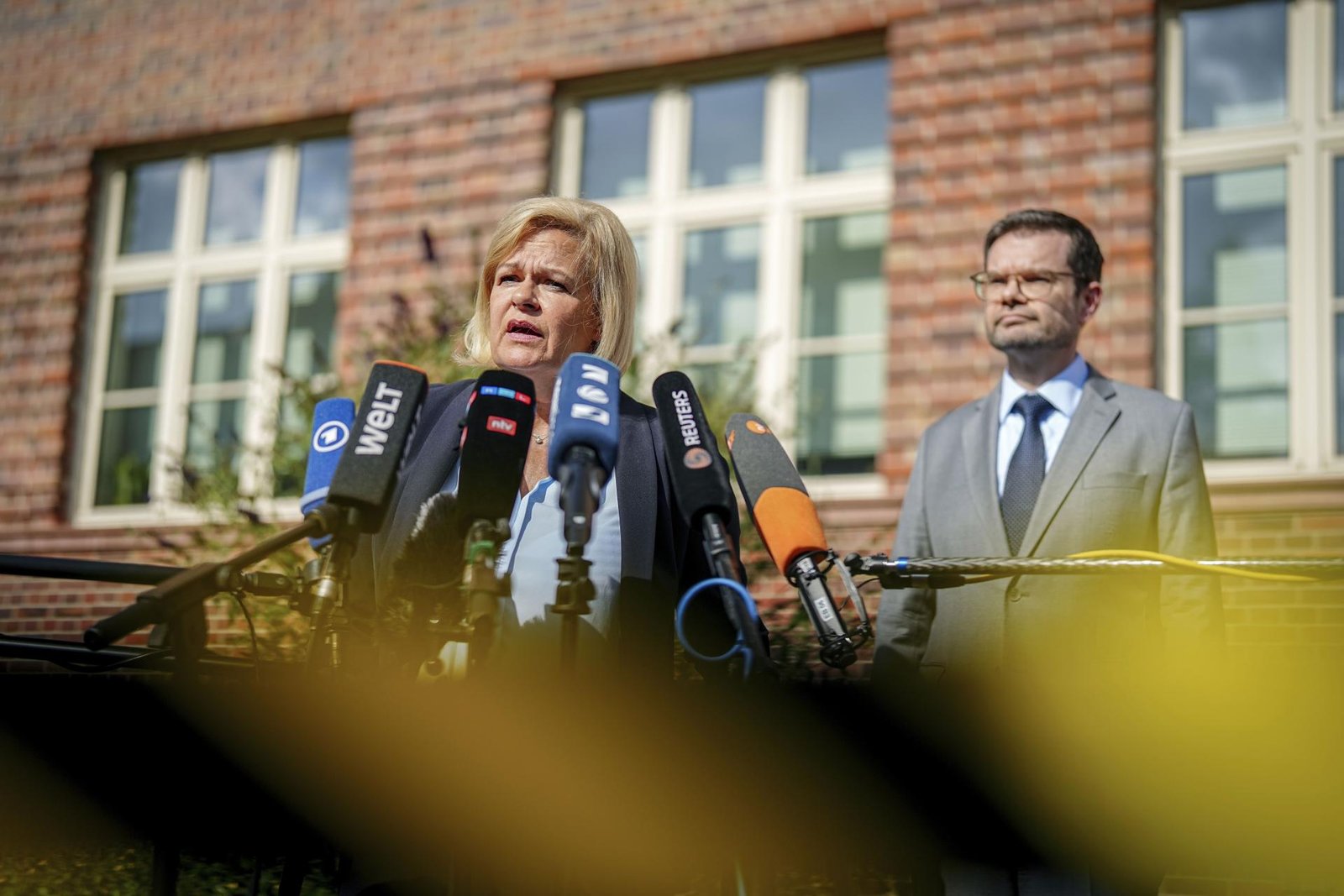 Nemecká vláda pritvrdila. Po útoku v Solingene sprísni bezpečnostnú a azylovú politiku Nemecká vláda pritvrdila. Po útoku v Solingene sprísni bezpečnostnú a azylovú politiku