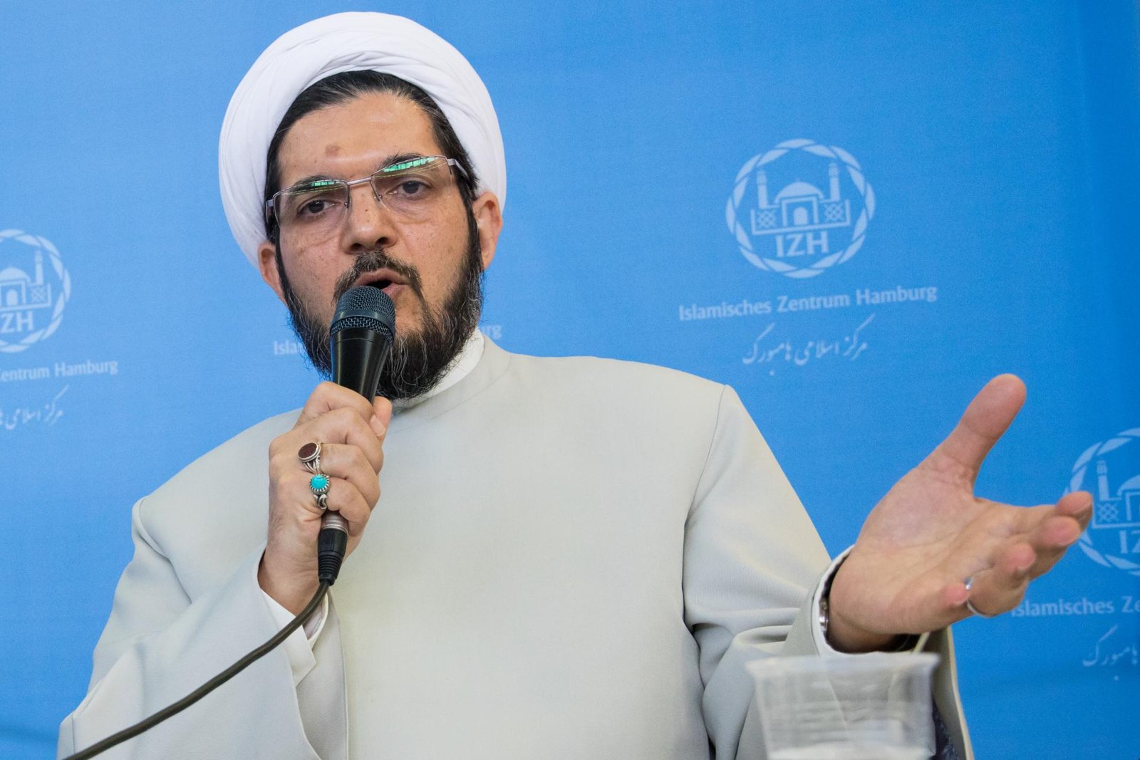 Jeho pobyt skončil. Nemecko plánuje deportovať bývalého šéfa zakázaného Islamského centra v Hamburgu Jeho pobyt skončil. Nemecko plánuje deportovať bývalého šéfa zakázaného Islamského centra v Hamburgu