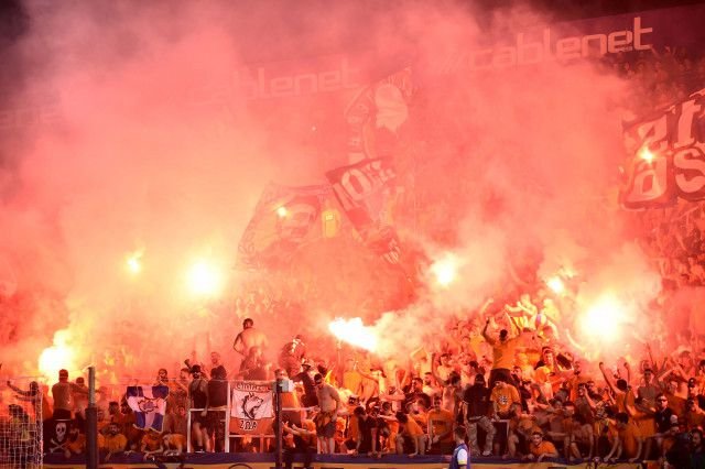 Cyprus zmiernil obmedzenia na štadiónoch. Fanúšikovia budú môcť cestovať v menšom počte