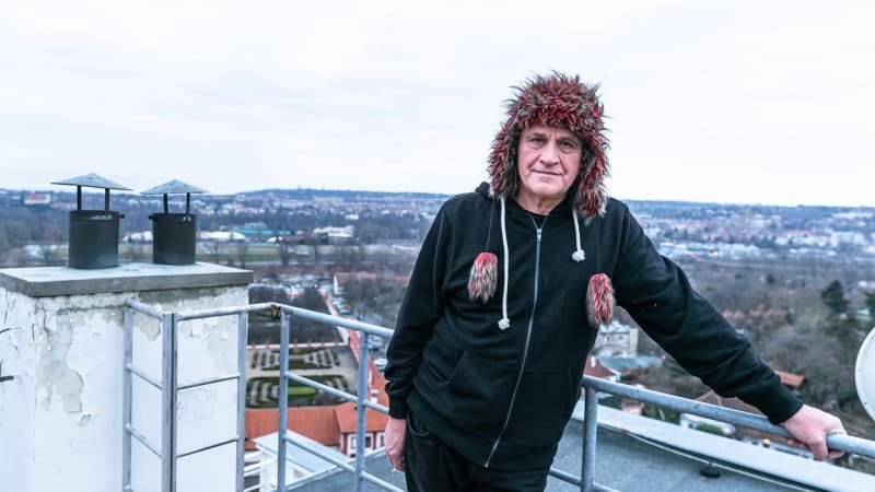 Čtyřpatrovou vilu koupil Kocáb za pakatel. Bydlí v ní s exmanželkou a jejím partnerem Čtyřpatrovou vilu koupil Kocáb za pakatel. Bydlí v ní s exmanželkou a jejím partnerem