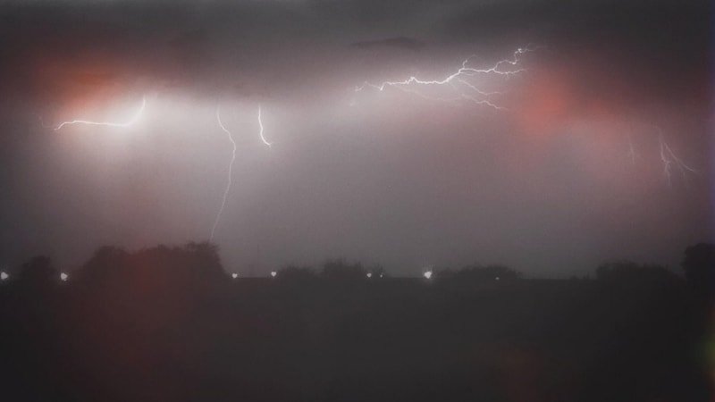 RADAR: Silné bouřky udeří jinde v Česku, než se čekalo. Meteorologové změnili výstrahu RADAR: Silné bouřky udeří jinde v Česku, než se čekalo. Meteorologové změnili výstrahu