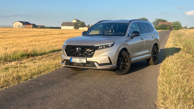 TEST: Honda CR-V do zásuvky dělá čest tradičnímu jménu. Nestačil by ale obyčejný hybrid?