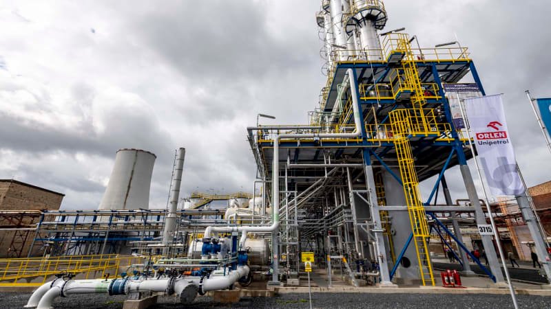 Odpálení letecké pumy v Litvínově se blíží. Střepiny mohou zasáhnout chemičku, varují hasiči Odpálení letecké pumy v Litvínově se blíží. Střepiny mohou zasáhnout chemičku, varují hasiči