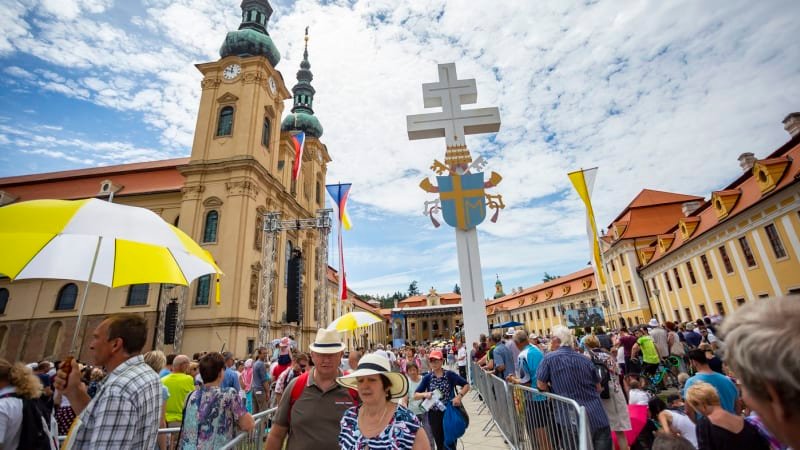 I Češi mají svá Santiaga. Poutníci v místech zázraků plakali, zpívali a v extázi omdlévali I Češi mají svá Santiaga. Poutníci v místech zázraků plakali, zpívali a v extázi omdlévali