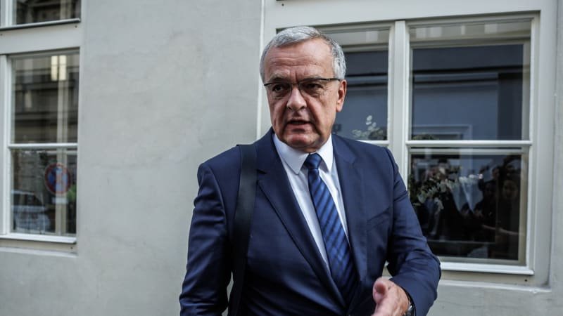 Teatrální výstupy Kalouska proti vládě? Má své ekonomické zájmy, míní komentátor
