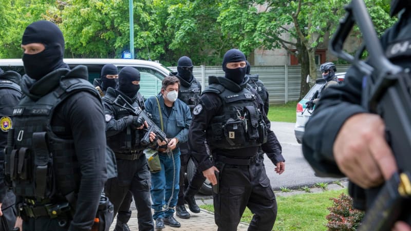 Nad Slovenskem se opět vznášejí oblaka mafiánských devadesátek, říká organizátor protestů