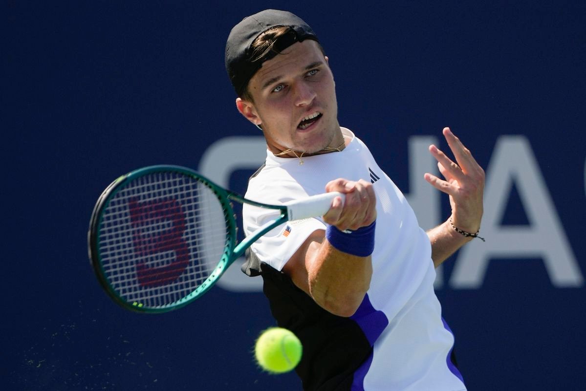 US Open: Menšík šokoval, Tsitsipas nepríjemne prekvapil aj ľahký postup svetovej jednotky v 1. kole US Open: Menšík šokoval, Tsitsipas nepríjemne prekvapil aj ľahký postup svetovej jednotky v 1. kole