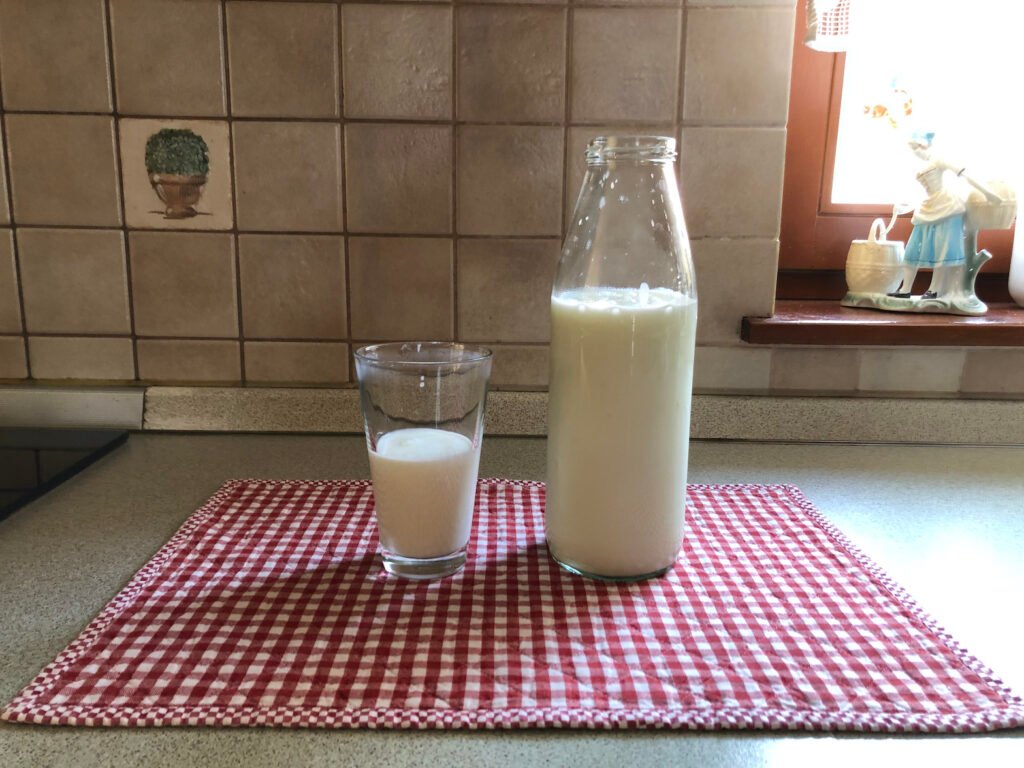 Lepšie z tetrapaku či skla? Toto je celá pravda o mlieku. Existujú výsledky štúdií Lepšie z tetrapaku či skla? Toto je celá pravda o mlieku. Existujú výsledky štúdií
