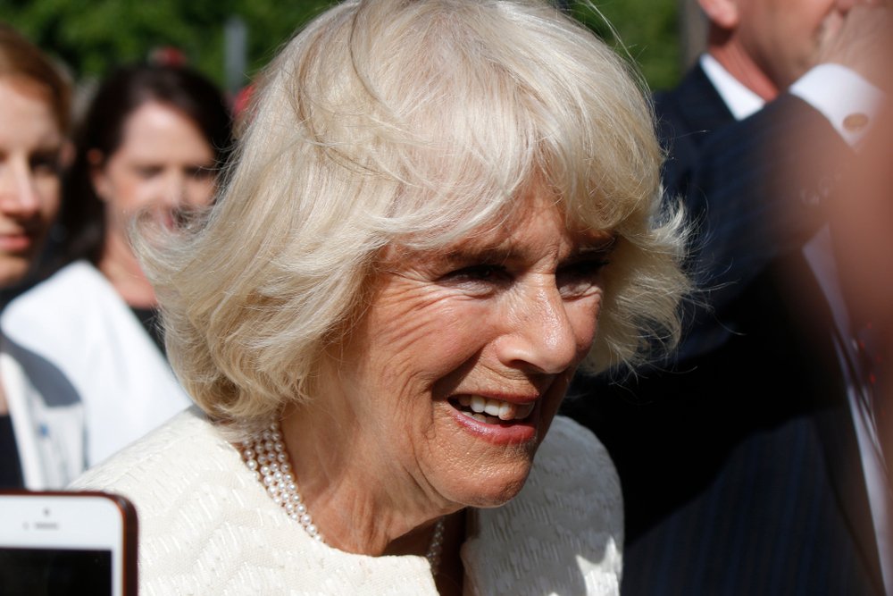 Takto sa v skutočnosti správa kráľovná Camilla. Známy herec prezrádza. „Prišla celá v bielom“ Takto sa v skutočnosti správa kráľovná Camilla. Známy herec prezrádza. „Prišla celá v bielom“