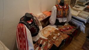 V Dome Matice slovenskej v Lučenci predstavili svoje zbierkové predmety dve milovníčky novohradského folklóru V Dome Matice slovenskej v Lučenci predstavili svoje zbierkové predmety dve milovníčky novohradského folklóru