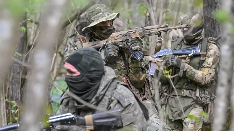 Ako nazerať na ukrajinský vpád do Ruska? Z pohľadu Rusov trošku ako na spásu, trošku ako na šťastie, z pohľadu Ukrajincov aj ako na normálne riskantné šialenstvo! Ako nazerať na ukrajinský vpád do Ruska? Z pohľadu Rusov trošku ako na spásu, trošku ako na šťastie, z pohľadu Ukrajincov aj ako na normálne riskantné šialenstvo!