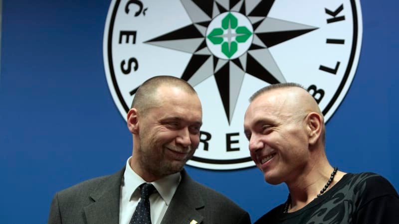 Komorousův „protidrogový rentiér“ bere doživotní výsluhu 60 tisíc měsíčně. Pomohly tučné odměny Komorousův „protidrogový rentiér“ bere doživotní výsluhu 60 tisíc měsíčně. Pomohly tučné odměny