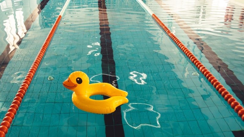 Svým metodám věřím, tvrdí majitelka školy Plaváček. Podle odbornice děti volají o pomoc Svým metodám věřím, tvrdí majitelka školy Plaváček. Podle odbornice děti volají o pomoc