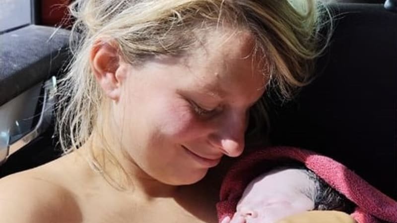 Dramatický porod u přejezdu v Opavě: Rodiče si museli poradit sami, Zorka se narodila v autě