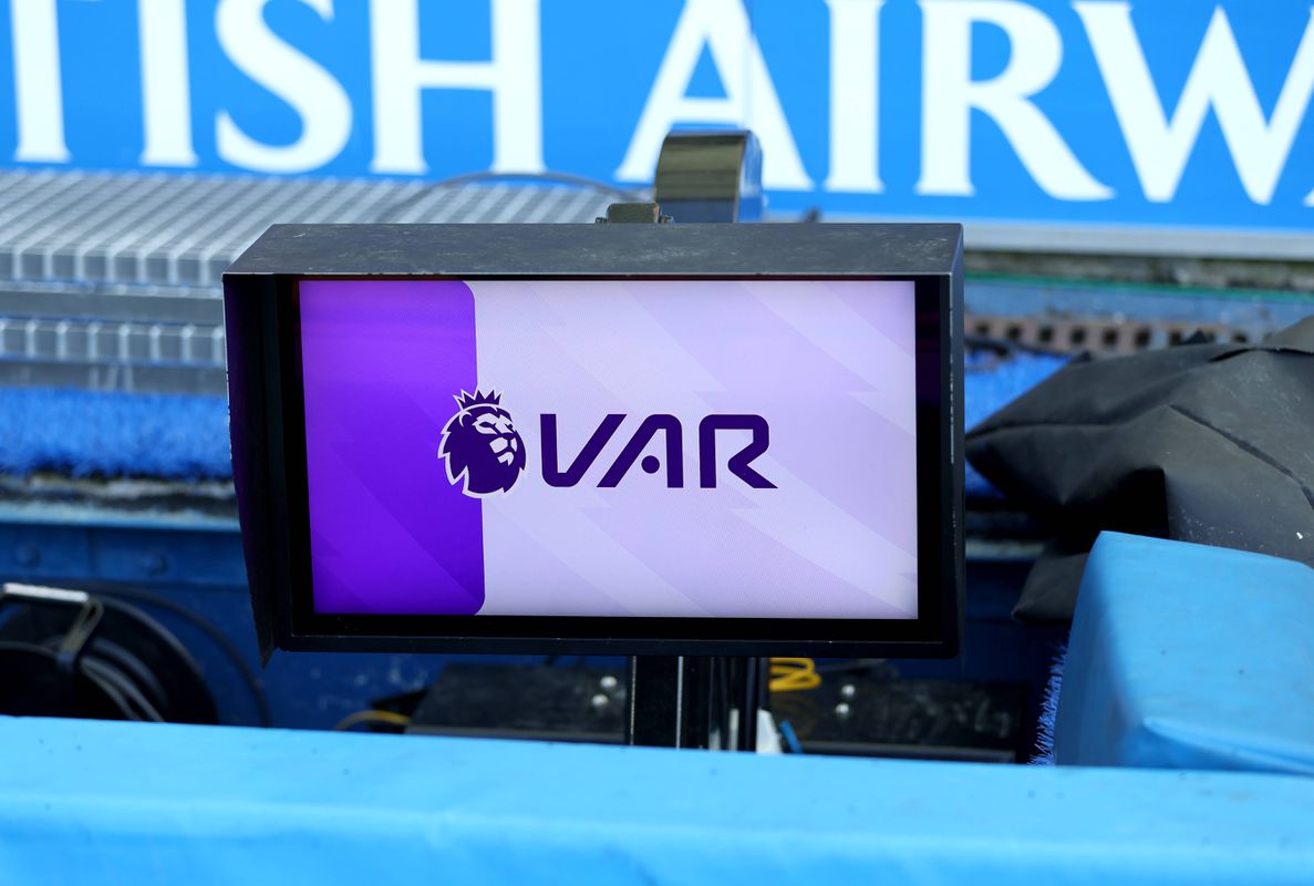 VAR sa otvorí fanúšikom. Premier League bude vysvetľovať rozhodnutia