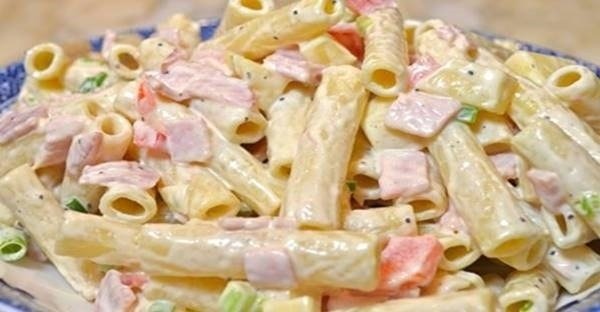 Obľúbená chuť a vždy veľmi jednoduchá príprava: Cestovinový šalát so šunkou, syrom a luxusnou zálievkou: Lepší sme dlho nejedli! Obľúbená chuť a vždy veľmi jednoduchá príprava: Cestovinový šalát so šunkou, syrom a luxusnou zálievkou: Lepší sme dlho nejedli!