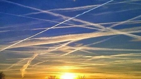 Britská národná meteorologická služba (MET) potvrdila existenciu chemtrails