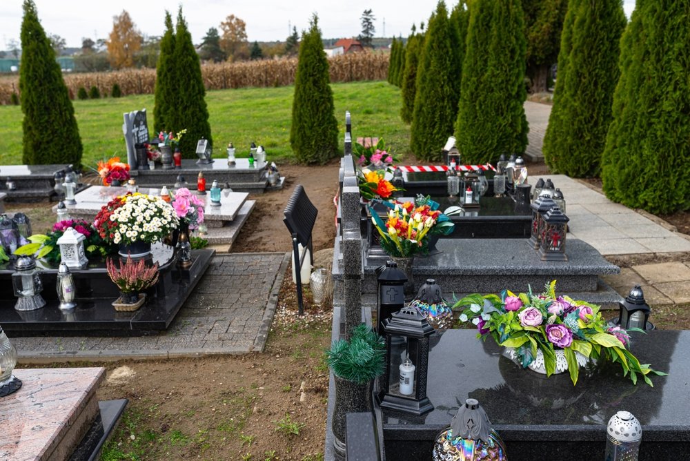 Touto vodou zalejete vosk a bude dobre. Pomník sa zmení pred očami Touto vodou zalejete vosk a bude dobre. Pomník sa zmení pred očami