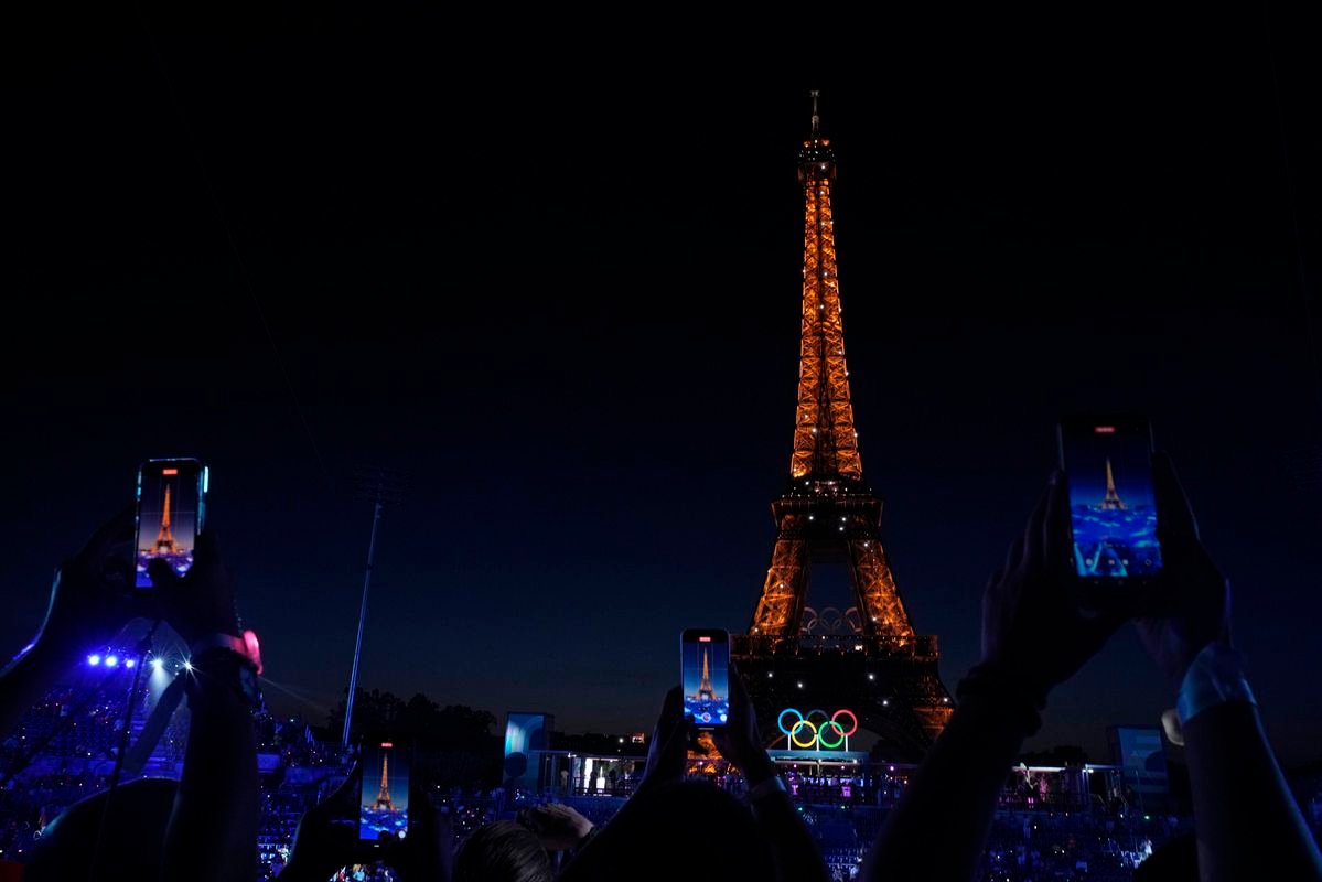 Reportáž Paríž sa otvoril celému svetu. Počas veľkolepých osláv sa sny menili na skutočnosť Reportáž Paríž sa otvoril celému svetu. Počas veľkolepých osláv sa sny menili na skutočnosť