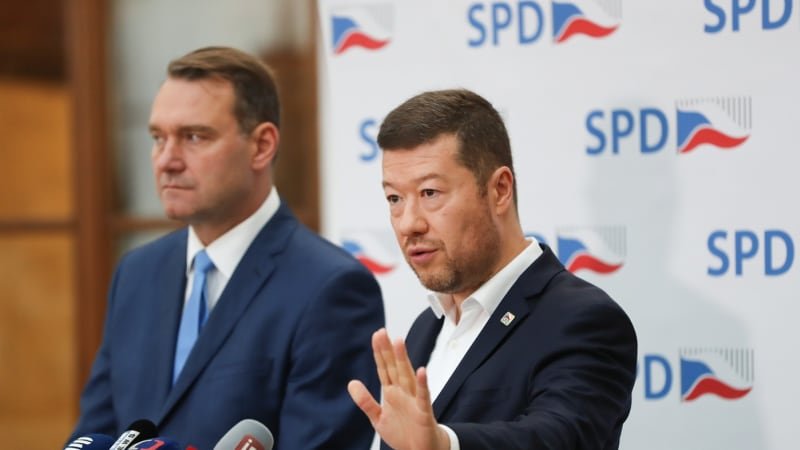 SPD za krvavé „chirurgy z dovozu“ čelí trestnímu řízení, kampaň řeší i ÚS. Ve hře je vězení SPD za krvavé „chirurgy z dovozu“ čelí trestnímu řízení, kampaň řeší i ÚS. Ve hře je vězení