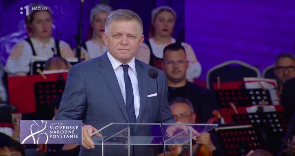 VIDEO: „Hlavným posolstvom SNP bolo ukončiť vojnu a nastoliť mier,“ vyhlásil premiér Robert Fico a zdôraznil, že Slovensko má právo spolupracovať s každým, kto je za mierové spolunažívanie a kto si nás bude vážiť a rešpektovať. VIDEO: „Hlavným posolstvom SNP bolo ukončiť vojnu a nastoliť mier,“ vyhlásil premiér Robert Fico a zdôraznil, že Slovensko má právo spolupracovať s každým, kto je za mierové spolunažívanie a kto si nás bude vážiť a rešpektovať.