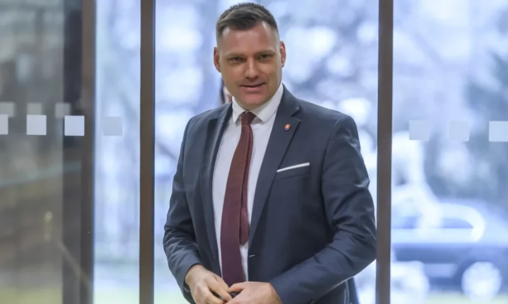 Minister Taraba odkazuje šíriteľom hystérie a nekompetentným expertom