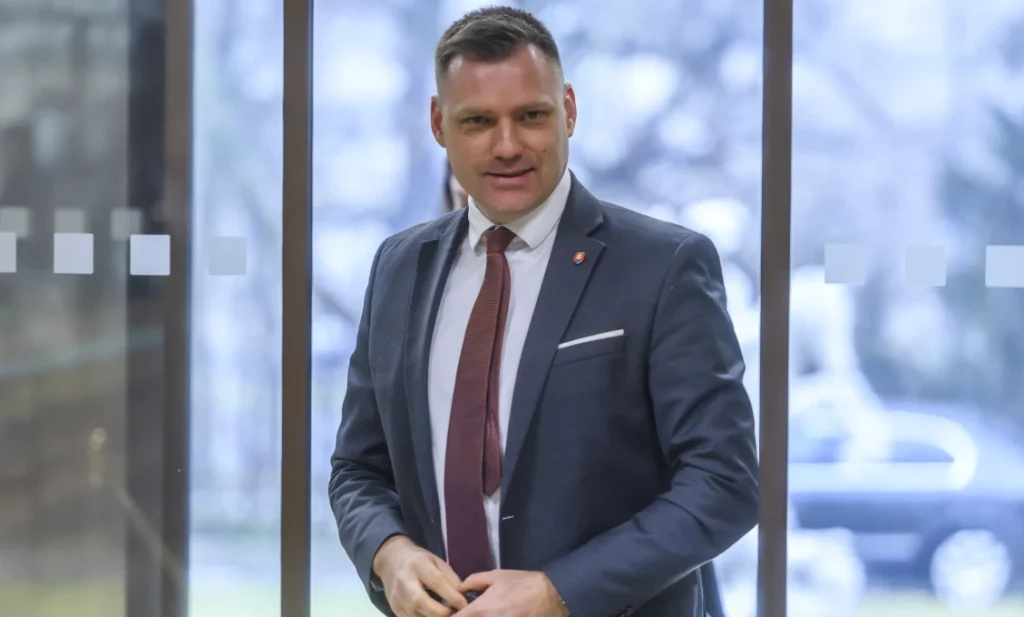 Minister Taraba odkazuje šíriteľom hystérie a nekompetentným expertom Minister Taraba odkazuje šíriteľom hystérie a nekompetentným expertom