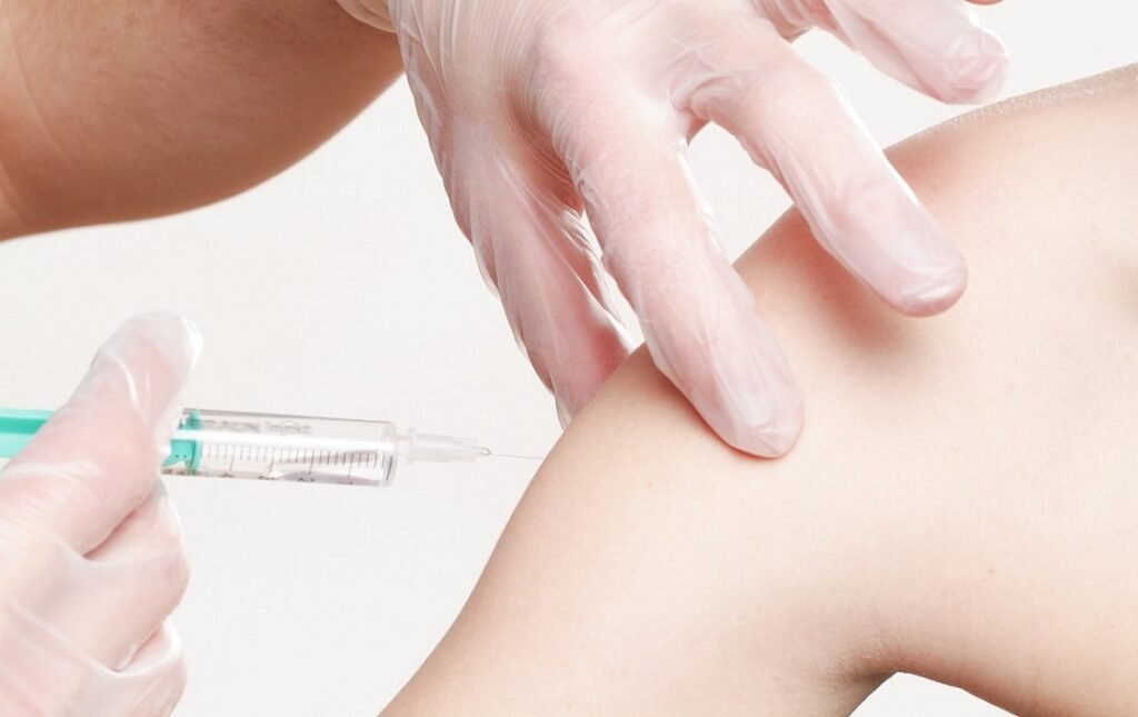 Německá studie: mRNA vakcíny „požírají“ dětský imunitní systém