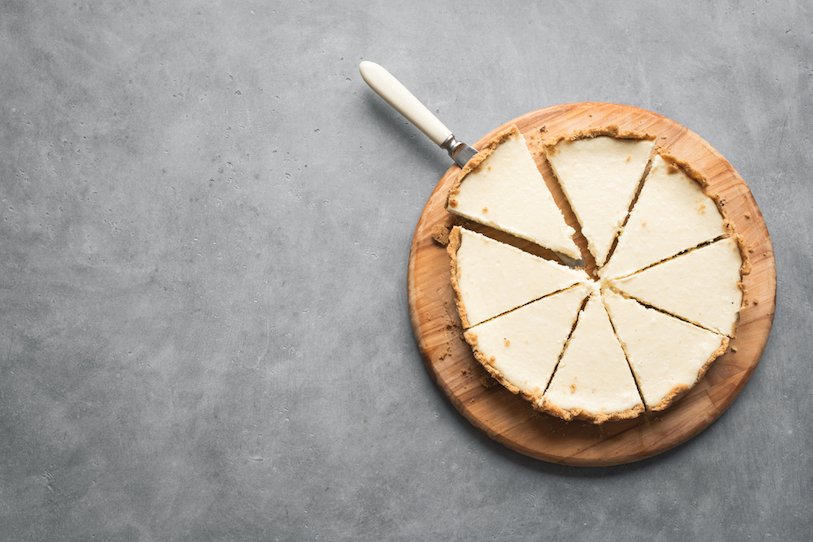 Jednoduchý recept na tvarohový koláč na sušienkach. Bude vlhký, sladký a nikdy nespadne