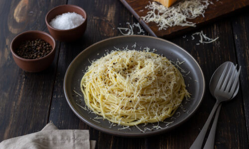 Cacio e pepe je dokonalé talianske jedlo, ktoré sa skladá len z troch ingrediencií. Ako ho pripraviť?