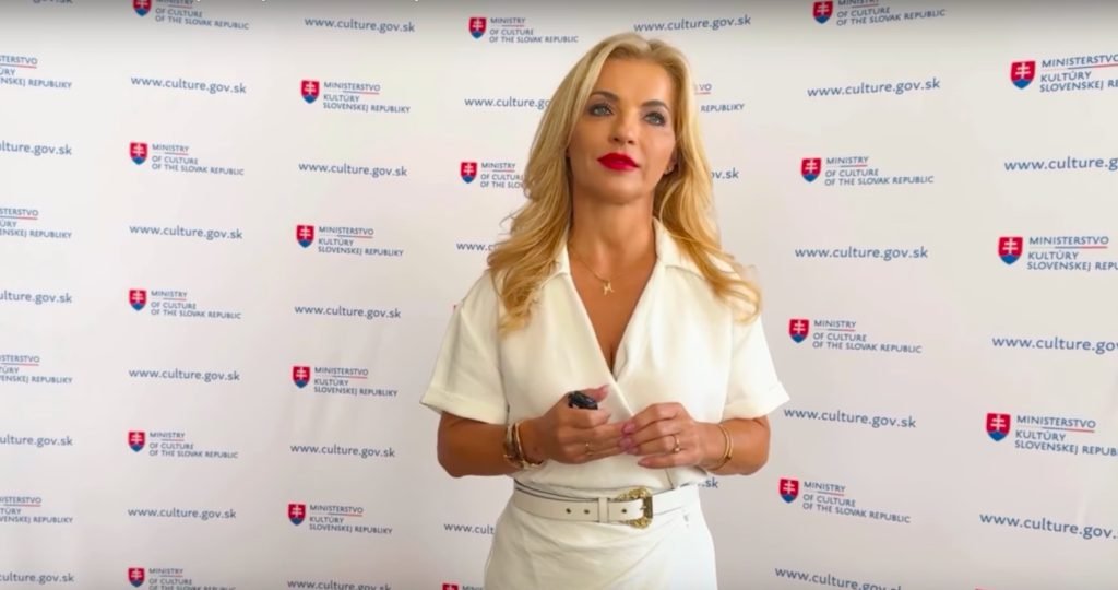 VIDEO: Šimkovičová sa pýta Stankeho, Fialovej, Šútovca, Hvoreckého a ďalších revolucionárov, koho šikanuje a ako ochromuje vitalitu slovenskej kultúry. VIDEO: Šimkovičová sa pýta Stankeho, Fialovej, Šútovca, Hvoreckého a ďalších revolucionárov, koho šikanuje a ako ochromuje vitalitu slovenskej kultúry.