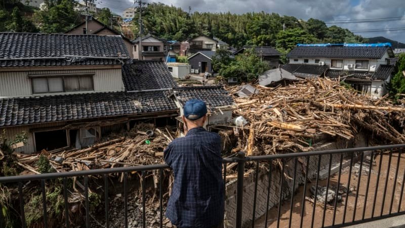 OBRAZEM: Povodně devastují Japonsko. Zemřelo šest osob, desetitisíce lidí musely z domu
