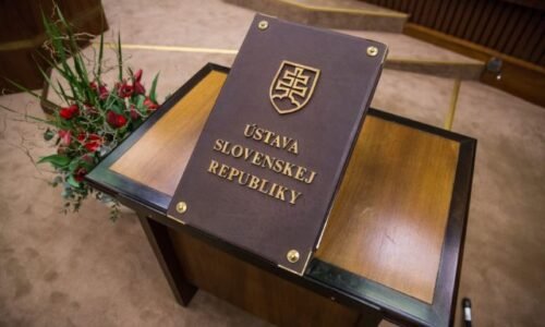 Zmena ústavy v kultúrno-etických otázkach má väčšinovú podporu, ukázal prieskum agentúry SANEP