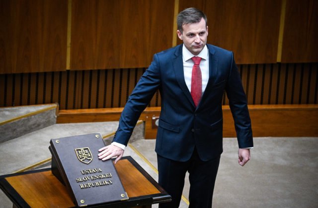 174657_65394c78c0bd3640253752-640x420.jpg Generálna prokuratúra zamietla vedúcemu Úradu vlády Gedrovi sťažnosť voči obvineniu