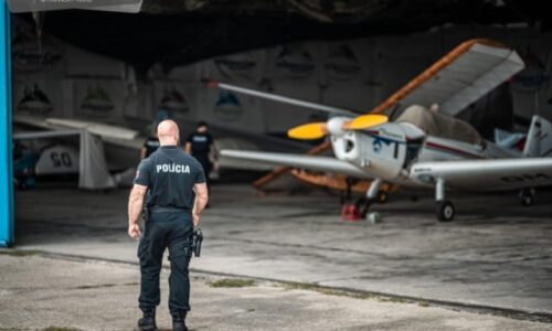 Pyrotechnici aj hasiči zasahovali na letisku Nitra-Janíkovce, niekto tam nahlásil bombu