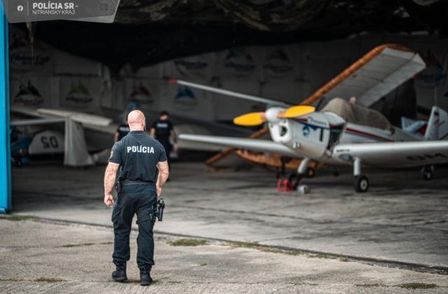 Pyrotechnici aj hasiči zasahovali na letisku Nitra-Janíkovce, niekto tam nahlásil bombu